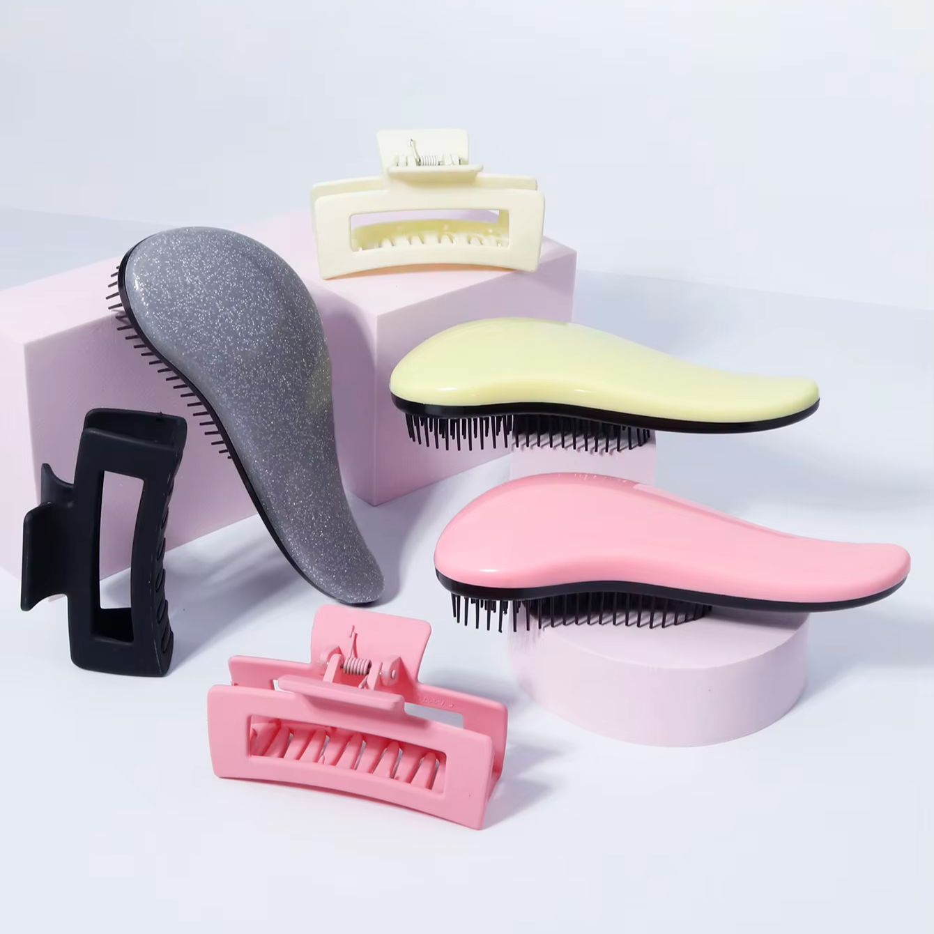 Hair Scalp Massager - ヘアスタイリングツール2点セット、滑り止め付き四角歯グリッパー、イルカ型マッサージスカルプブラシ、リアルヘアウィッグ専用