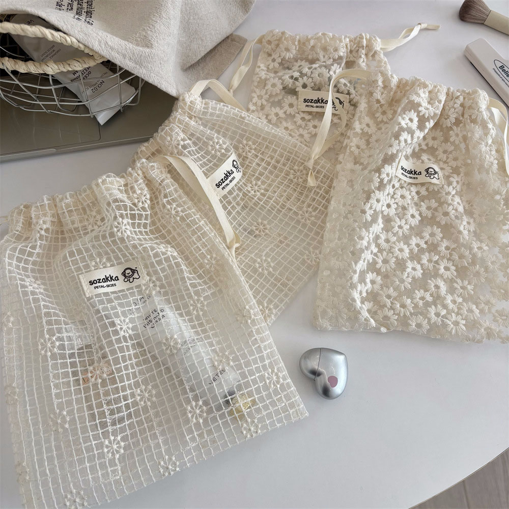 Makeup Organizer - レース刺繍デイジーメッシュ巾着メイクアップバッグ夏旅行用トイレタリー下着靴下オーガナイザー収納ポーチアクセサリー用