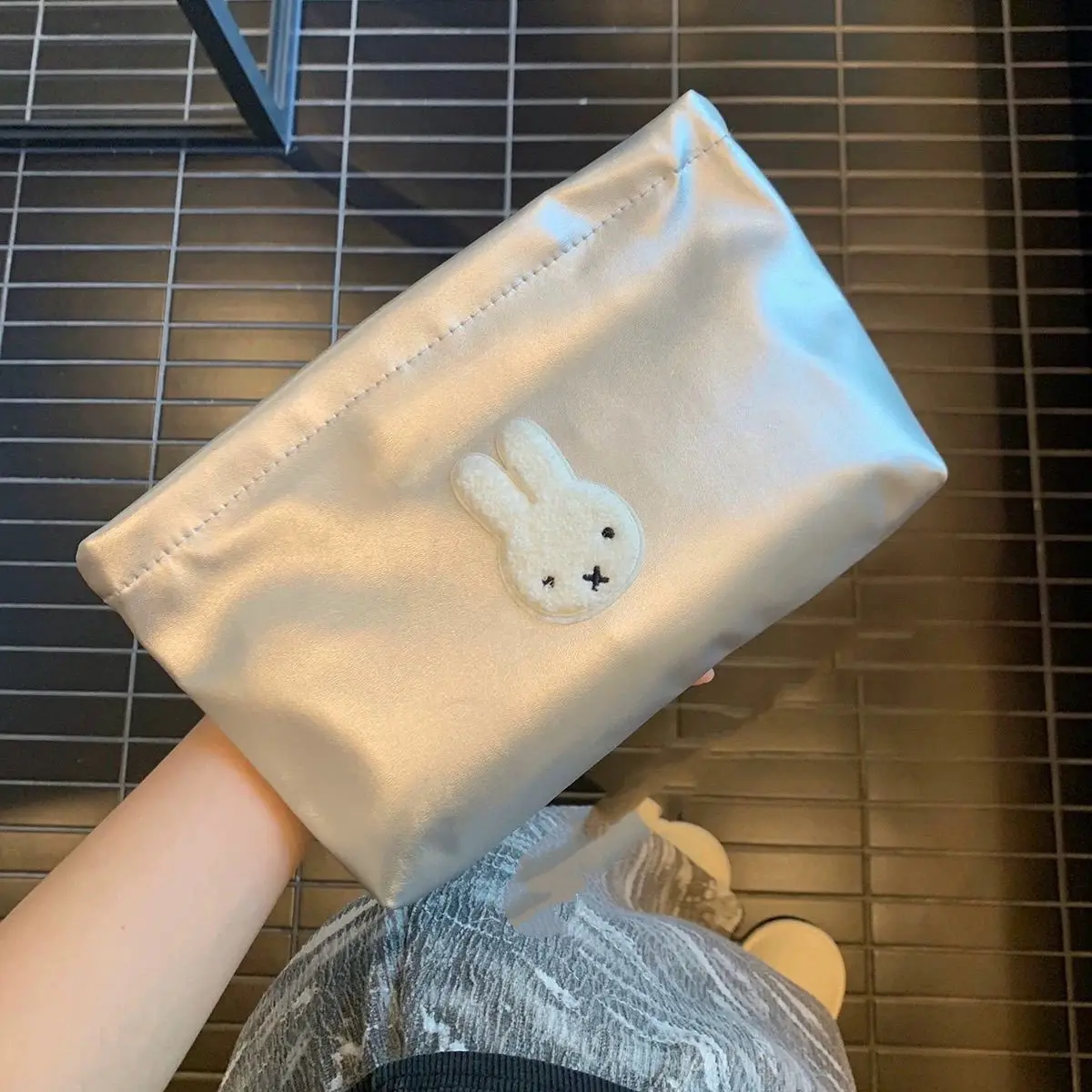 漫画のイメージミッフィーメイクアップバッグポータブル大容量ト - Makeup Organizer のレビューと価格