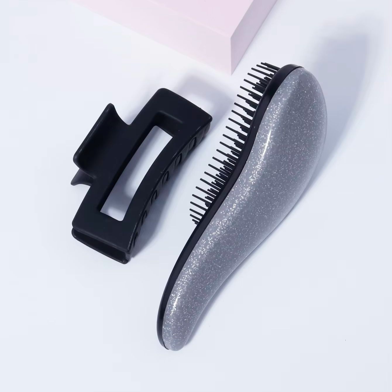 ヘアスタイリングツール2点セット、滑り止め付き四角歯グリッパ - Hair Scalp Massager のレビューと価格