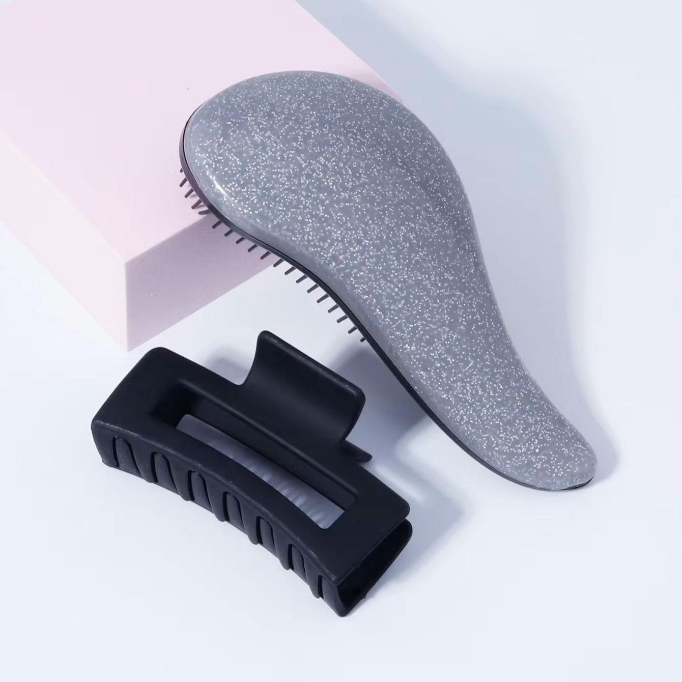 ヘアスタイリングツール2点セット、滑り止め付き四角歯グリッパ - Hair Scalp Massager のレビューと価格