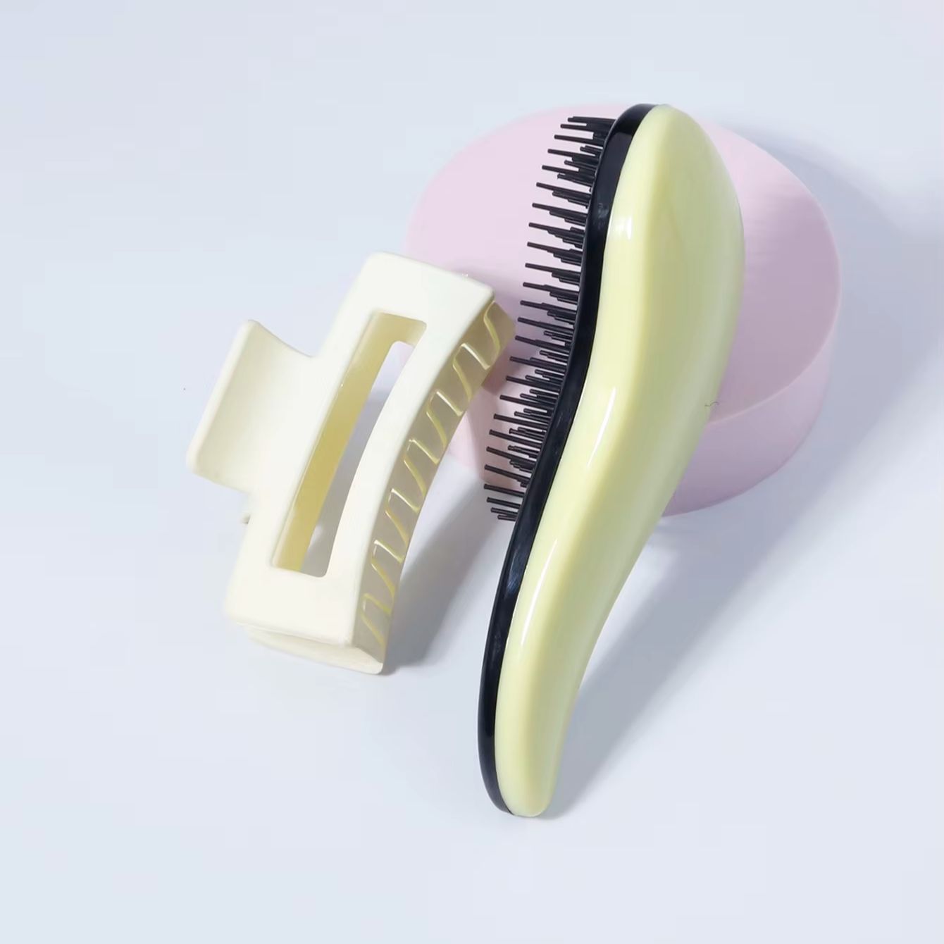 ヘアスタイリングツール2点セット、滑り止め付き四角歯グリッパ - Hair Scalp Massager のレビューと価格